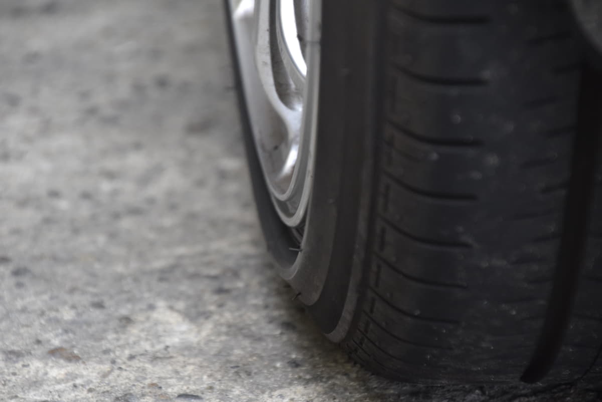 車 タイヤ 空気圧 抜ける Kuruma