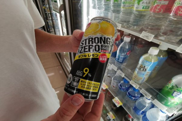 アメリカ人が初めて ストロングゼロ を飲んだ結果 ニコニコニュース