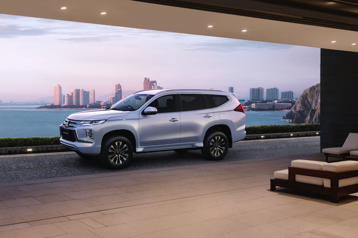 三菱自動車がタイでパジェロスポーツを世界初公開