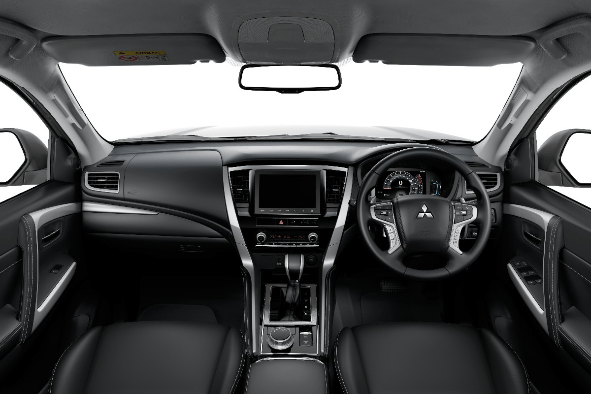 三菱自動車がタイでパジェロスポーツを世界初公開