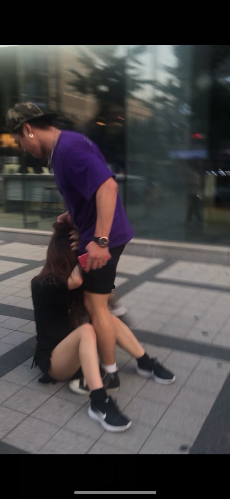 韓国人男性が女性に暴行