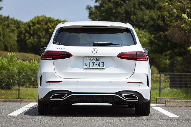 【ＣＨＥＣＫ　ＰＯＩＮＴ４】５名乗車時の荷室容量は４５５リットルだが、２名乗車時なら１５４０リットルにまで拡大できる