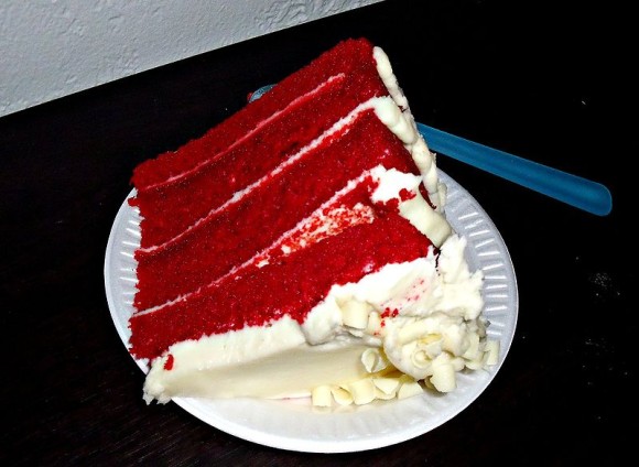Red_velvet_cake_slice_e