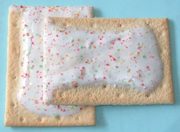 Pop-Tarts_Frosted_Strawberry_e
