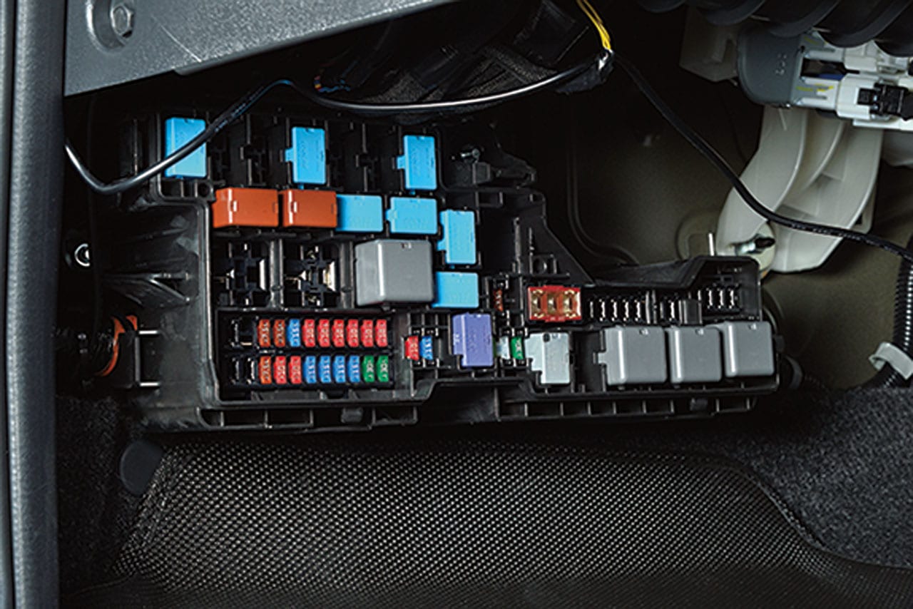 すべてのカタログ トップ 100 ハイエース ヒューズ ボックス