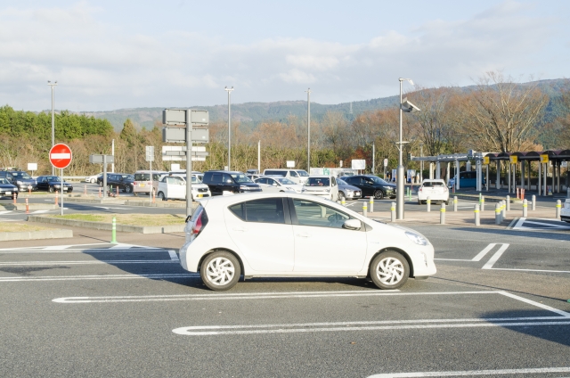 日本で本格的キャンピングカーが欧米ほど普及しない理由と対策