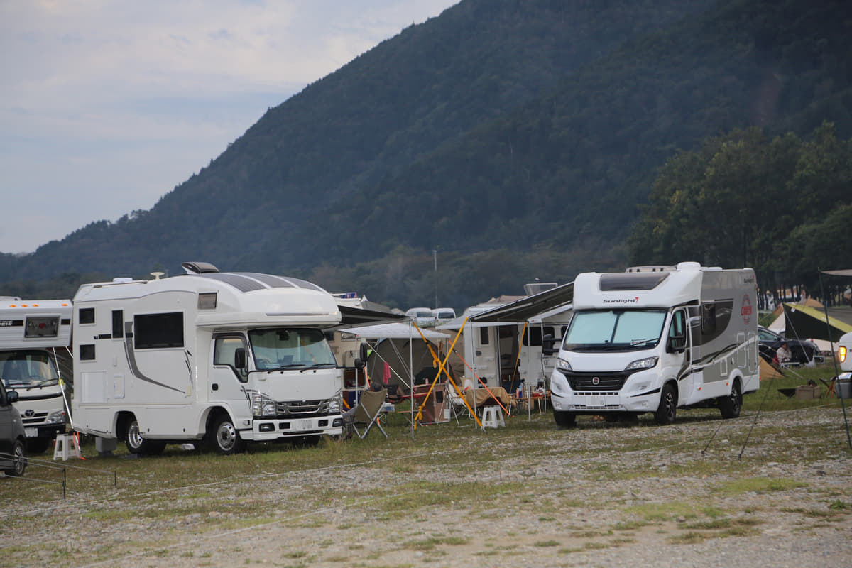 日本で本格的キャンピングカーが欧米ほど普及しない理由と対策