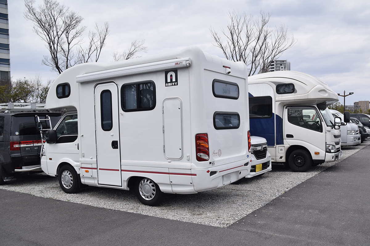 日本で本格的キャンピングカーが欧米ほど普及しない理由と対策