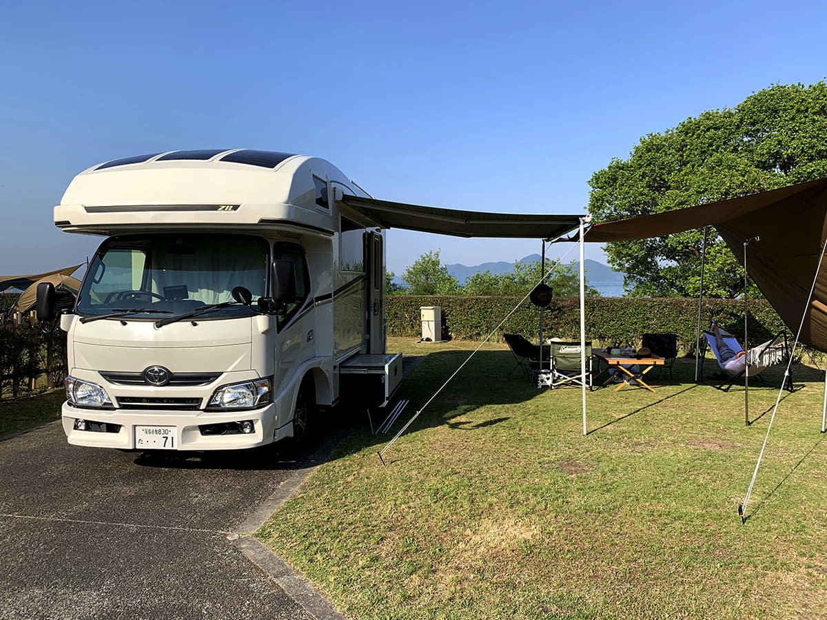 欧米ほど普及しない本格的キャンピングカー、日本で所有するための意外な方法とは