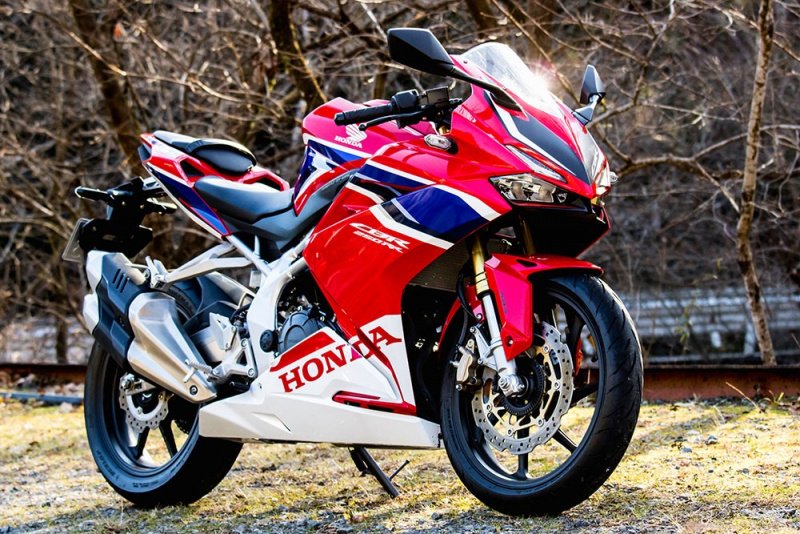 走りもデザインも極めた250ccスーパースポーツはまたがると意外とフレンドリー ホンダ Cbr250rr 概要編 ニコニコニュース