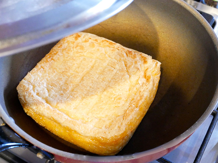 レンジでチンした後、フライパンで焼きます