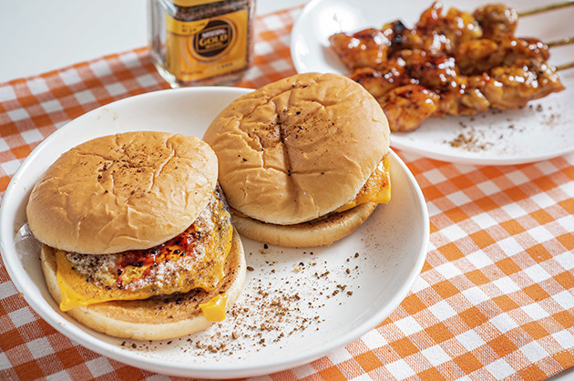（３）完成！「炭火焼き風！　ゴールドブレンドバーガー」