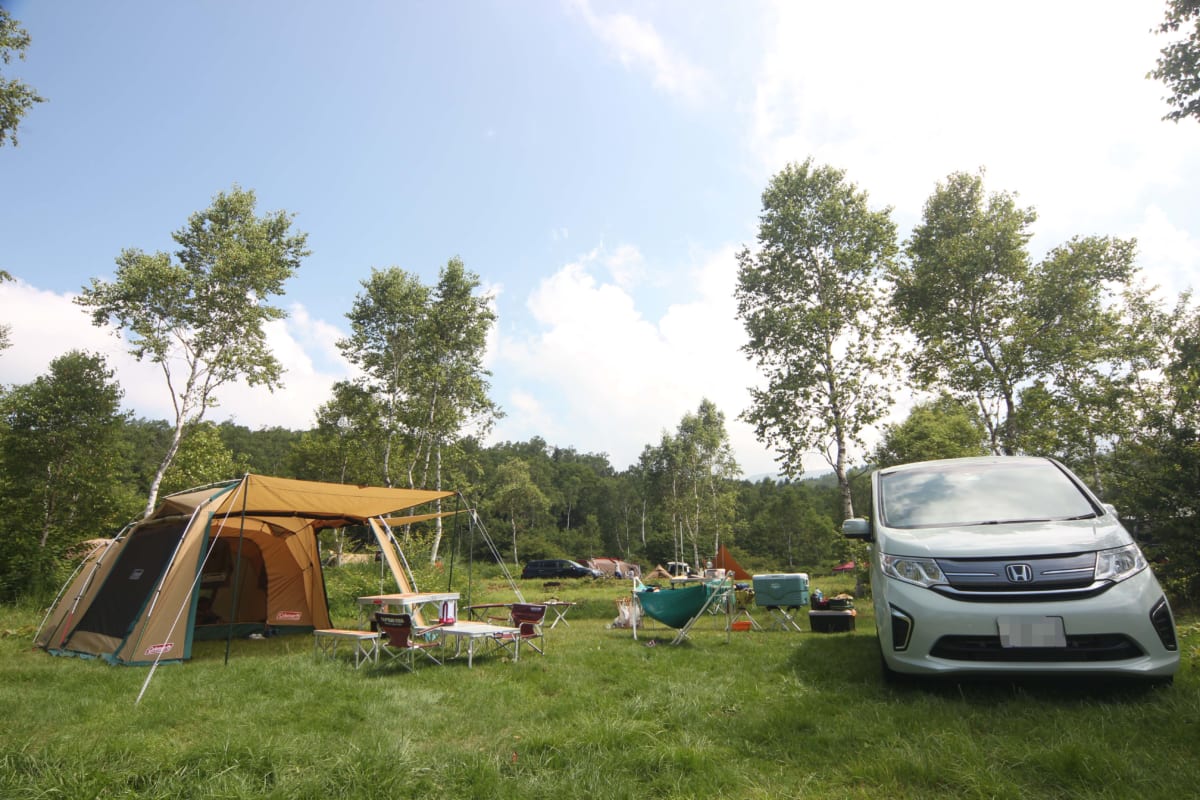 キャンプのテント設営に知っておきたいテント、タープ、ペグ、シュラフ、屋外キッチンなど基本的なコツ。
