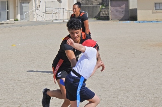 イベント報告 ラグビー女子セブンズnz代表チームが来日し北九州市内の小学校でタグラグビー教室を開催 ニコニコニュース