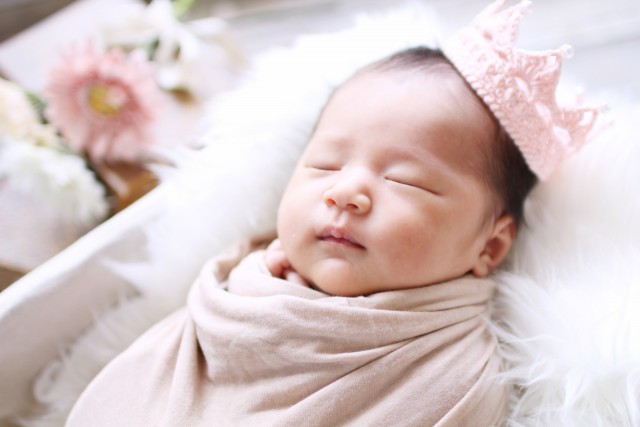 赤ちゃん 100均小物大活躍 自力でニューボーンフォト風の写真を撮るコツ ニコニコニュース