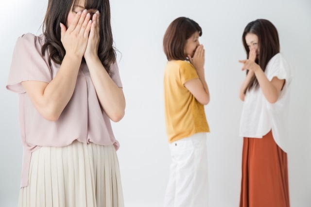 女同士の友情はオブラートより薄い」と感じた瞬間 「結婚したら妬まれた」「わざわさ"嫌われてるよ" | ニコニコニュース