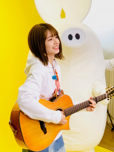 足立佳奈 メガネ 足立佳奈 笑顔の作り方