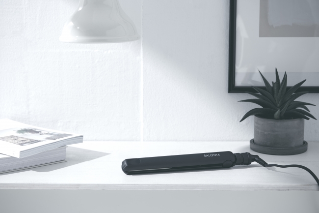 シリーズ累計300万本突破の Saloniaヘアアイロンがパッケージ
