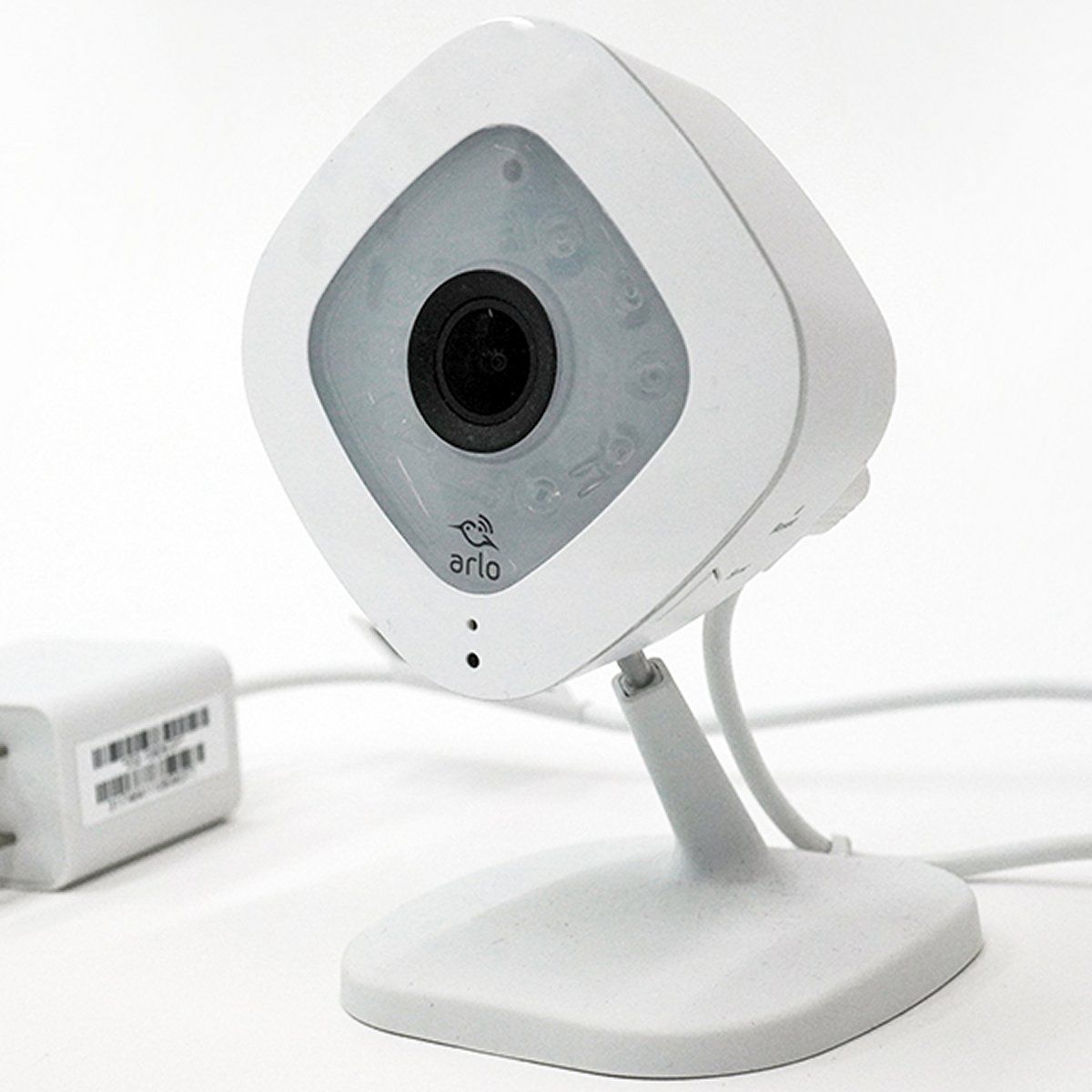 自宅の家族と会話できるネットワークカメラ「Arlo Q」:Xperia周辺機器