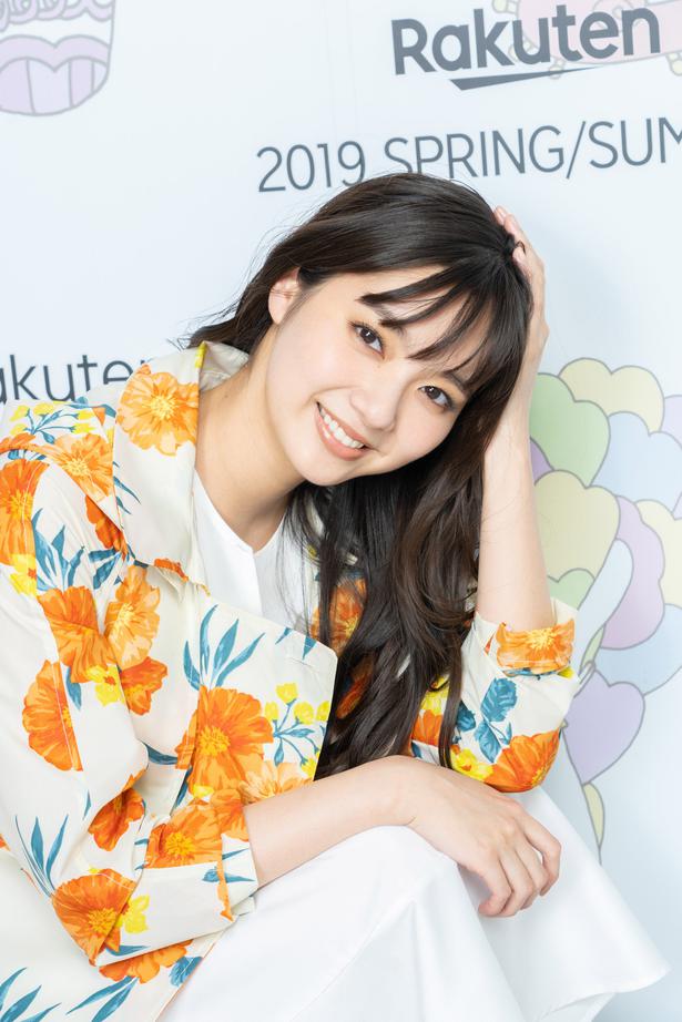 新川優愛 梅雨の季節にも かわいいアイテムを身に付けると気持ちが晴れます ニコニコニュース