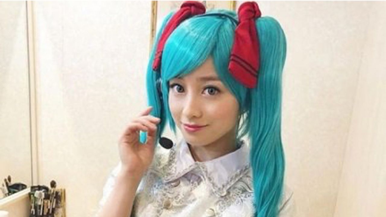 元アイドル 可愛いすぎる 橋本環奈さんが 初音ミク風 のコスプレでダンスを披露 キレキレダンスにも称賛の声 あいどるニュース