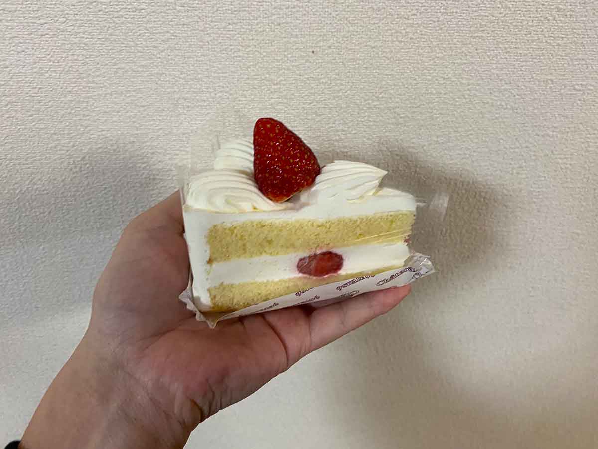 分かりますか ひと切れのショートケーキ あるモノを使うと ホールケーキ になった ニコニコニュース